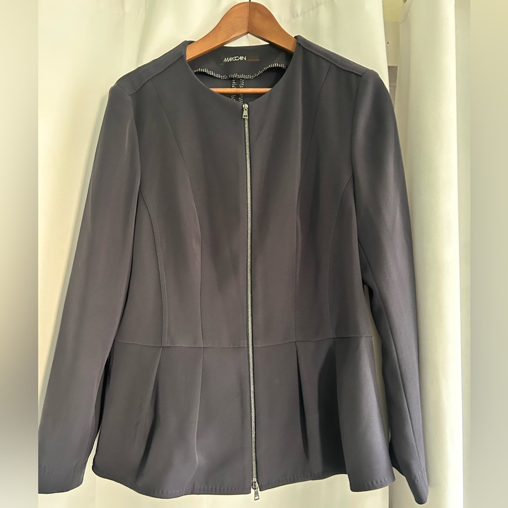 As new Marc Cain Sports Blazer in rich dark blue. Cute fit, N6